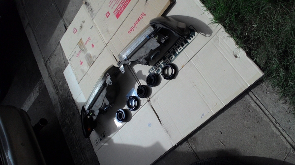 ขายไฟหน้า และไฟหรี่ TOYOTA 3 ห่วง ชุด 1 คัน tel.081-427-3941 ขายไฟหน้า และไฟหรี่ TOYOTA 3 ห่วง ชุด 1 คัน tel.081-427-3941