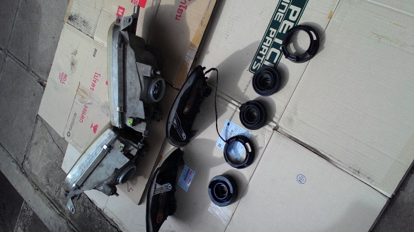 ขายไฟหน้า และไฟหรี่ TOYOTA 3 ห่วง ชุด 1 คัน tel.081-427-3941 ขายไฟหน้า และไฟหรี่ TOYOTA 3 ห่วง ชุด 1 คัน tel.081-427-3941