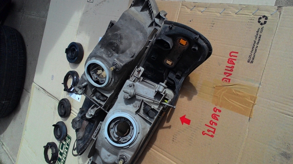 ขายไฟหน้า และไฟหรี่ TOYOTA 3 ห่วง ชุด 1 คัน  tel.081-427-3941