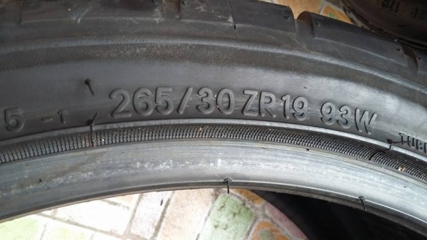 ขายยาง ขอบ 19 ทั้งหมด 5 เส้น 5000 บาท