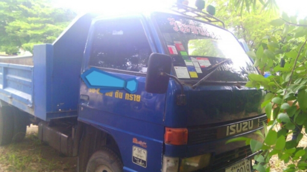 หกล้อ อีซูซุ NKR100แรง ดั้ม3คิว สภาพดีสวยเดิม พรัอมใช้งาน ทะเบียนพรัอมโอน