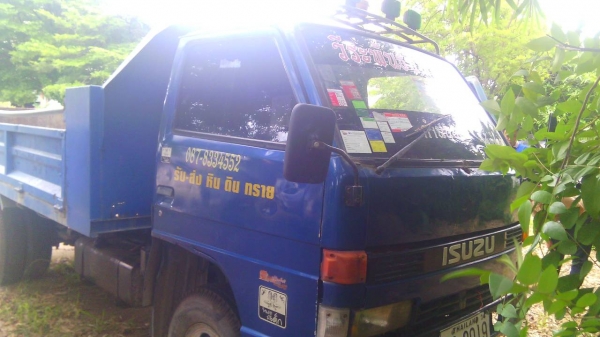 หกล้อ อีซูซุ NKR100แรง ดั้ม3คิว สภาพดีสวยเดิม พรัอมใช้งาน ทะเบียนพรัอมโอน