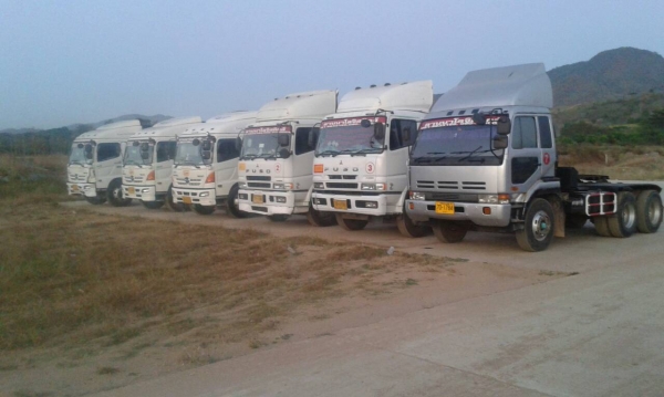 บริการรถรับจ้างขนส่งวัสดุ สิ่งของและเครื่องจักรโดยรถเทลเลอร์