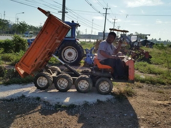 มีวีดีโอ ให้ชมแล้วนะครับ - รถบรรทุก ดั้มเปอร์ ขับเคลื่อน 8 ล้อ ใช้ขนย้าย ดิน การเกษตรใช้เครื่อง KUBOTA ดีเชล 3 สูบ รุ่น RC-15FD