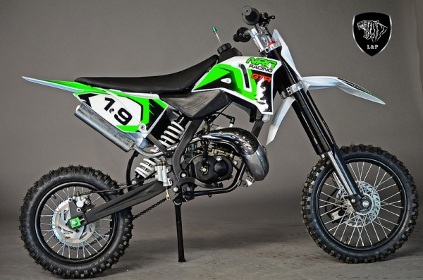 วิบาก ใหม่ล่าสุด 2 จังหวะ 50 CC ล้อ หน้า 14 หลัง 12 รถแข่ง รุ่น JACOB MINI โช็คหน้าหัวกลับ โช็คหลัง นิ่ม กระโดได้ ท่อเสียงรถสูตร เป็น ออโต้บิดแล้วไปเลย ขี่ง่าย ไม่ต้องเข้าเกียร์ ดิสเบรค หน้า หลัง เท่ สไตร์ รถสูตร สนาม ราคาโปรโมชั่น จาก 29000 ช่วงแนะนำเหลื