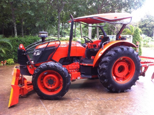 ขายรถไถ Kubota M7040 (4WD) พร้อมดันหน้า+ผานบุกเบิกช้างDP263J รถสวย พร้อมใช้งานครับ