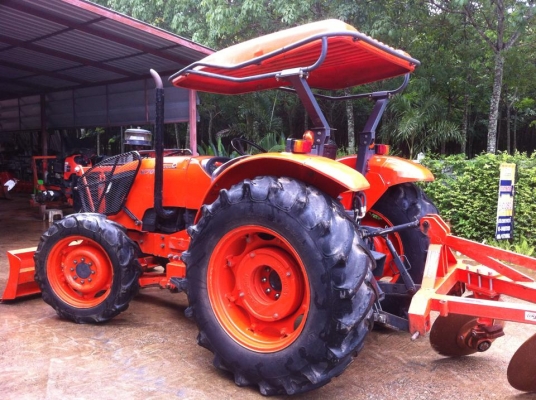 ขายรถไถ Kubota M7040 (4WD) พร้อมดันหน้า+ผานบุกเบิกช้างDP263J รถสวย พร้อมใช้งานครับ