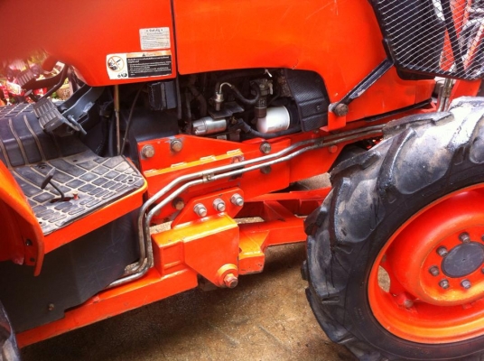 ขายรถไถ Kubota M7040 (4WD) พร้อมดันหน้า+ผานบุกเบิกช้างDP263J รถสวย พร้อมใช้งานครับ ขายรถไถ Kubota M7040 (4WD) พร้อมดันหน้า+ผานบุกเบิกช้างDP263J รถสวย พร้อมใช้งานครับ