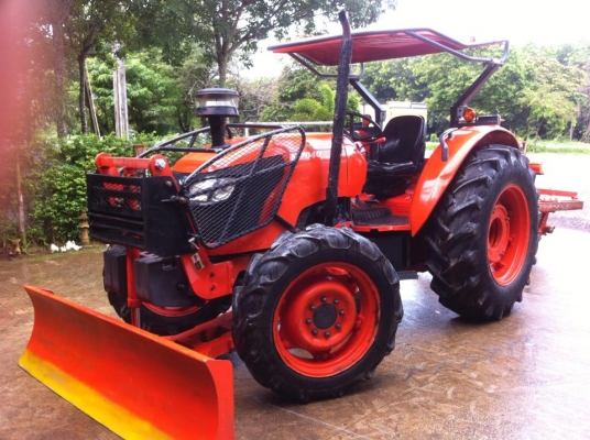 ขายรถไถ Kubota M7040 (4WD) พร้อมดันหน้า+ผานบุกเบิกช้างDP263J รถสวย พร้อมใช้งานครับ