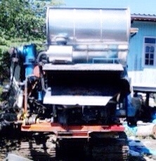 ขายด่วน รถเกี่ยวข้าวปานเจริญการช่าง เครื่องยนต์ 260 HP JO8C-J2 เทอร์โบ อุ้ม 2.5 ตัน ปั๊มไดกิ้นเบอร์ 22 แรงดีสุดๆไม่มีแตกเยิ้มเลยครับ ช่วงล่างตัวเดิน 12 โรลเลอร์ 11 ลูก พร้อมใช้งานได้เลยนะครับสภาพดีมากๆ ราคาต่อรองได้ครับ