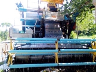 ขายด่วน รถเกี่ยวข้าวปานเจริญการช่าง เครื่องยนต์ 260 HP JO8C-J2 เทอร์โบ อุ้ม 2.5 ตัน ปั๊มไดกิ้นเบอร์ 22 แรงดีสุดๆไม่มีแตกเยิ้มเลยครับ ช่วงล่างตัวเดิน 12 โรลเลอร์ 11 ลูก พร้อมใช้งานได้เลยนะครับสภาพดีมากๆ ราคาต่อรองได้ครับ