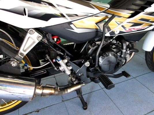 sonic สีขาว สต๊าทมือ รถเดือน พฤษภาคม ปี 50 รุ่นสุดท้าย เครื่องดำ โช๊คดำ ไมล์ 3 หมื่นโล คลัชไม่หอน เครื่องดี สีสวย ฟรีโอน+ต่อภาษี