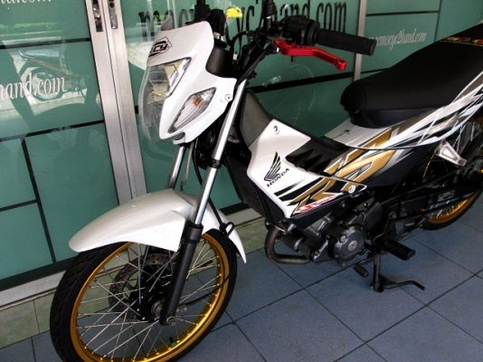 sonic สีขาว สต๊าทมือ รถเดือน พฤษภาคม ปี 50 รุ่นสุดท้าย เครื่องดำ โช๊คดำ ไมล์ 3 หมื่นโล คลัชไม่หอน เครื่องดี สีสวย ฟรีโอน+ต่อภาษี