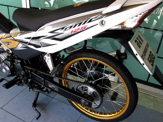 sonic สีขาว สต๊าทมือ รถเดือน พฤษภาคม ปี 50 รุ่นสุดท้าย เครื่องดำ โช๊คดำ ไมล์ 3 หมื่นโล คลัชไม่หอน เครื่องดี สีสวย ฟรีโอน+ต่อภาษี