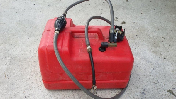 ขายด่วน เครื่องเรือ ยามาฮ่า 7 แรงพร้อมถังน้ำมัน16500