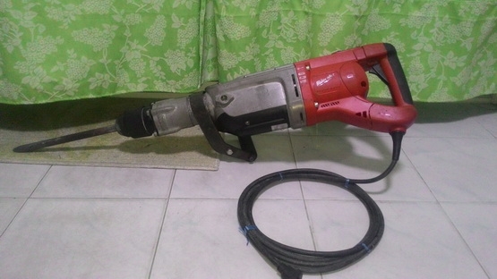 เครื่องสกัดคอนกรีตไฟฟ้า ขนาด 1600 วัตต์ สภาพดีพร้อมใช้งานครับ