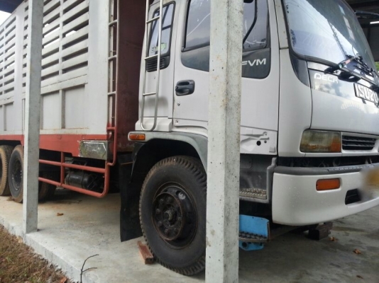 รถอีซูซุ 10 ล้อ หลังถนน FVM 195 แรงม้า. ปี 40 สนใจติดต่อ 081 - 6079515 รถอีซูซุ 10 ล้อ หลังถนน FVM 195 แรงม้า. ปี 40 สนใจติดต่อ 081 - 6079515