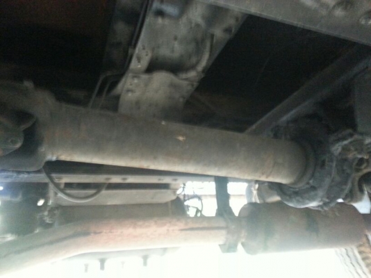 รถอีซูซุ 10 ล้อ หลังถนน FVM 195 แรงม้า. ปี 40 สนใจติดต่อ 081 - 6079515 รถอีซูซุ 10 ล้อ หลังถนน FVM 195 แรงม้า. ปี 40 สนใจติดต่อ 081 - 6079515