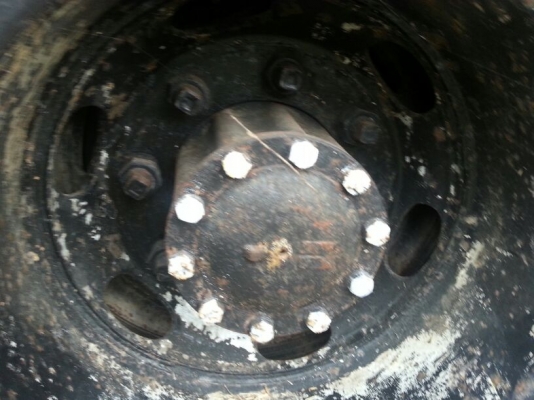 รถอีซูซุ 10 ล้อ หลังถนน FVM 195 แรงม้า. ปี 40 สนใจติดต่อ 081 - 6079515 รถอีซูซุ 10 ล้อ หลังถนน FVM 195 แรงม้า. ปี 40 สนใจติดต่อ 081 - 6079515