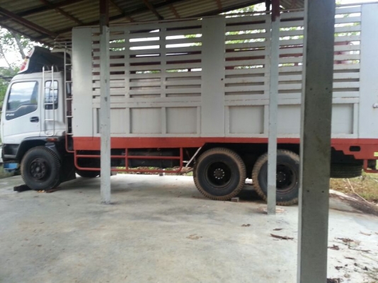 รถอีซูซุ 10 ล้อ หลังถนน FVM 195 แรงม้า. ปี 40 สนใจติดต่อ 081 - 6079515 รถอีซูซุ 10 ล้อ หลังถนน FVM 195 แรงม้า. ปี 40 สนใจติดต่อ 081 - 6079515