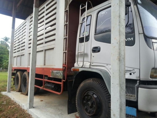 รถอีซูซุ 10 ล้อ หลังถนน FVM 195 แรงม้า. ปี 40 สนใจติดต่อ 081 - 6079515 รถอีซูซุ 10 ล้อ หลังถนน FVM 195 แรงม้า. ปี 40 สนใจติดต่อ 081 - 6079515