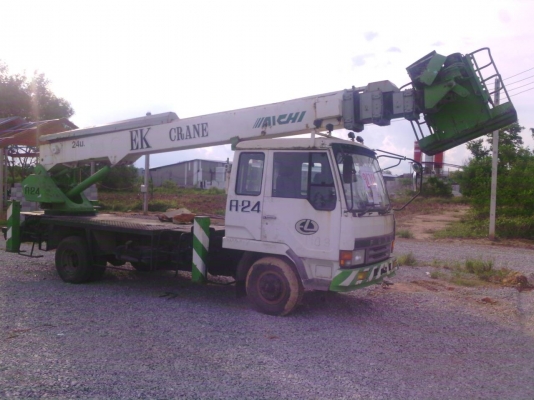 ขายรถกระเช้า6ล้อมิชูรถนำเขาทั้งคันมีเล่มทะเบืยนเครือง165แรง