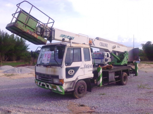 ขายรถกระเช้า6ล้อมิชูรถนำเขาทั้งคันมีเล่มทะเบืยนเครือง165แรง