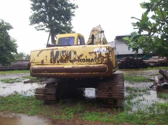 ขาย Komatsu Pc200-6 เหมาๆ 2 คัน ราคา 1,300,000 บาท ขาย Komatsu Pc200-6 เหมาๆ 2 คัน ราคา 1,300,000 บาท