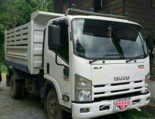 หกล้อ อีซูซุ NPR150 ปี54 ดั้มสามมิตร สภาพดีสวยเดิมทั้งคัน รถใชังานน้อยส่วนมากจอดไม่คนขับ เล่มทะเบียนพร้อมโอน (ราคา 825,000บ) ต่อรองได้ บริการขับส่งฮอดบ้านเลย เด้อครับ