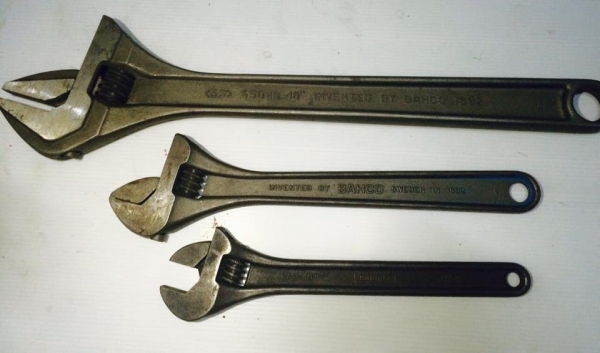 จำหน่าย ปะแจเลื่อน ฺBAHCO made in sweden ราคาเบาๆครับ สอบถาม 080-6135462