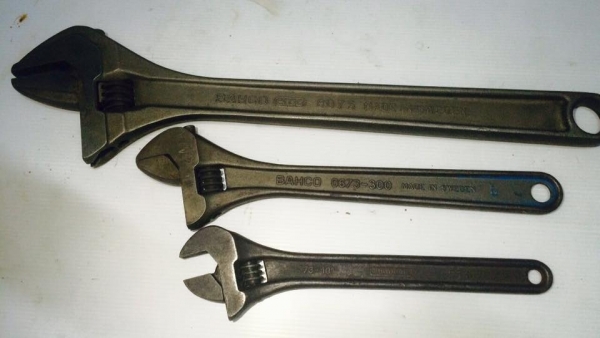 จำหน่าย ปะแจเลื่อน ฺBAHCO made in sweden ราคาเบาๆครับ สอบถาม 080-6135462