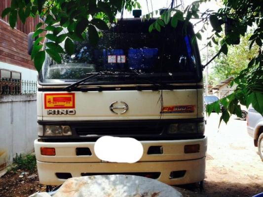 รถบรรทุกหัวลาก 10 ล้อ. HINO FM2K ปี42 ราคา 880,000 บ.