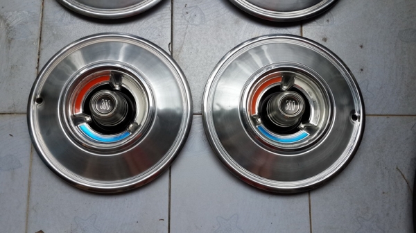 ขายฝาครอบล้อ chrysler 300 ปี 1966