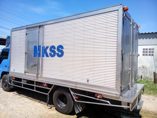 6 ล้อกลาง   *ตู้เปียก-สแตนเลส*  ISUZU  *EURO.2*  NPR 130 แรงม้า *ยาว 5.00 ม.* รถสวยเดิม+สวยจริง * รถห้างแท้ * มีเล่มพร้อม *