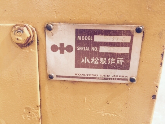KOMATSU PC30-6