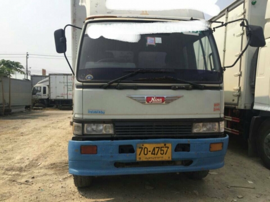 หกล้อ HINO FF3H 195แรง รถห้างปี45 บรรทุกตู้ สภาพพร้อมใช้งาน ทะเบียนพร้อมโอน ^^ มี3คัน~ราคาเบาๆต่อรองได้ ^^ ครับท่าน