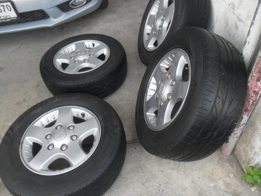 ล้อแม็ก 15นิ้ว 6รู อีซุสุ พร้อมยาง สวยๆ 4 ล้อ ราคา 5300 บาท
