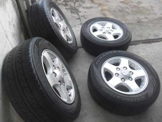 ล้อแม็ก 15นิ้ว 6รู อีซุสุ พร้อมยาง สวยๆ 4 ล้อ ราคา 5300 บาท