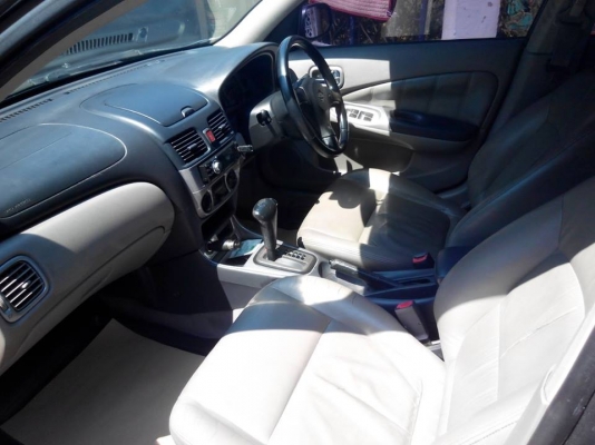 NISSUN ALMERA yung 2003 รถบ้านสภาพสวยๆติดแก๊สหัวฉีดรูปถ่ายสดแบบชัดใกล้ๆ