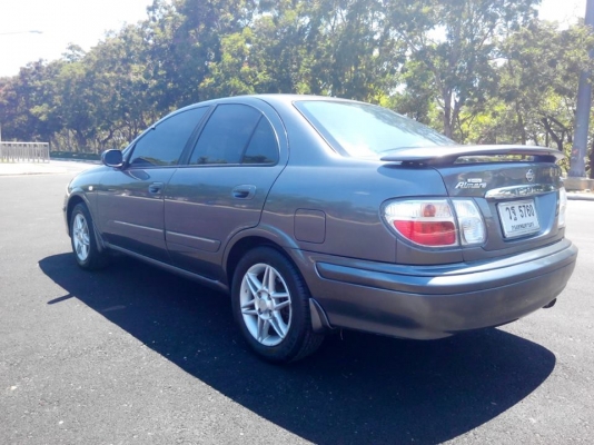 NISSUN ALMERA yung 2003 รถบ้านสภาพสวยๆติดแก๊สหัวฉีดรูปถ่ายสดแบบชัดใกล้ๆ