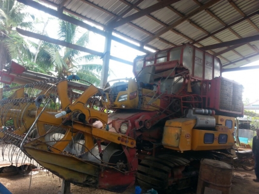 รถเกี่ยวนวดข้าวเกษตรพัฒนา รุ่น KM50