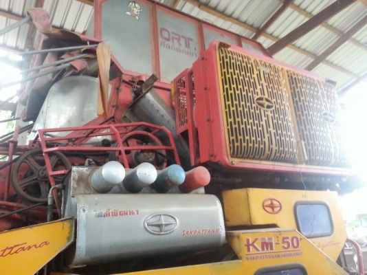 รถเกี่ยวนวดข้าวเกษตรพัฒนา รุ่น KM50