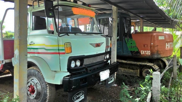 สิบล้อหางเป็ด HINO KT925 EH700 บรรทุกรถเกี่ยวข้าว.