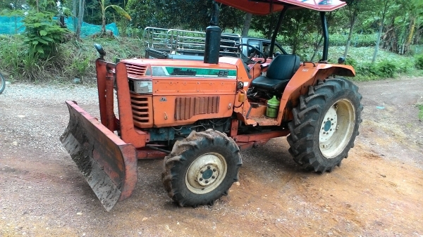 ขายรถไถ L-1  ขนาด33แรงพร้อมผาน 24 นิ้วและหางตัดหญ้า