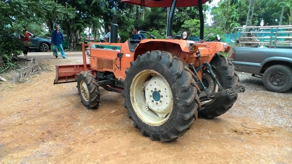 ขายรถไถ L-1  ขนาด33แรงพร้อมผาน 24 นิ้วและหางตัดหญ้า