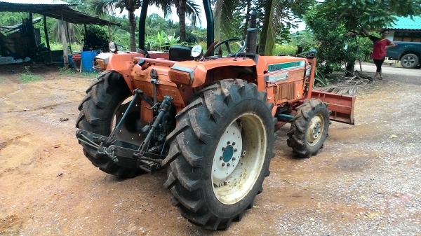 ขายรถไถ L-1  ขนาด33แรงพร้อมผาน 24 นิ้วและหางตัดหญ้า