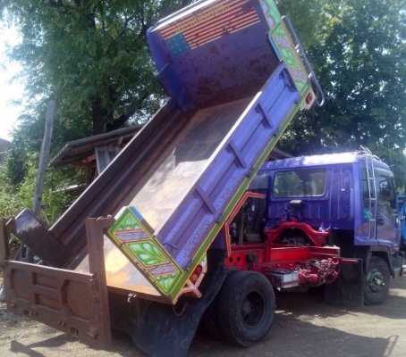 **820,000 บ.ต่อรอง/// 6ล้อดั้มดิน DECA-195 ** ขาย ISUZU DECA-195 6ล้อดั้มดิน สวยๆ ISUZU DECA FRR33H4 6HE1-195HP เครื่องดีแรงดี แห้งดี ไม่เยิ้ม เกียร์ดี ไม่มีหลุดครับ ช่วงล่างใหญ่ Fหน้า-หลัง คัสซีสวย ไม่ปะไม่ดาม กระบะดั้มเหล็ก5ตัน3.60ม.ยิงหน้า "อู่ สง