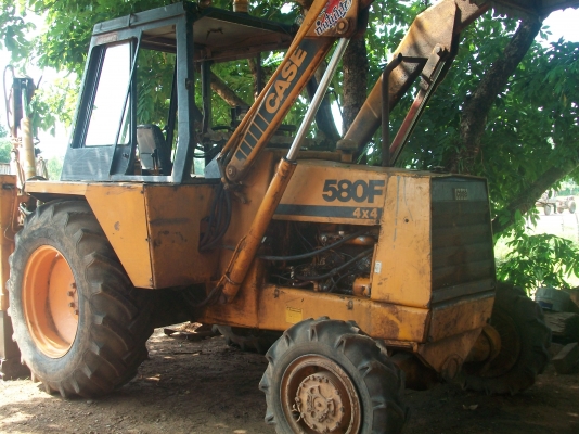 ขายรถหน้าตักหลังขุด case  580F (4x4)