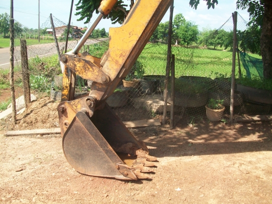 ขายรถหน้าตักหลังขุด case  580F (4x4)