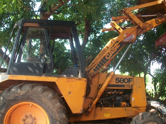 ขายรถหน้าตักหลังขุด case  580F (4x4)